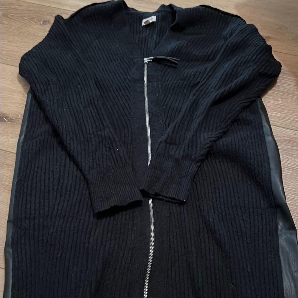 Black Ribbed Zip-Up Cardigan